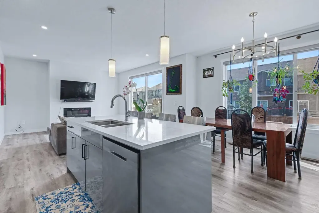 768 Edgefield Crescent Strathmore AB T1P 0H5