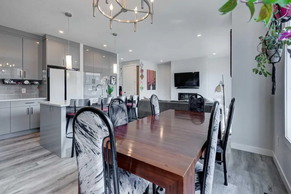 768 Edgefield Crescent Strathmore AB T1P 0H5