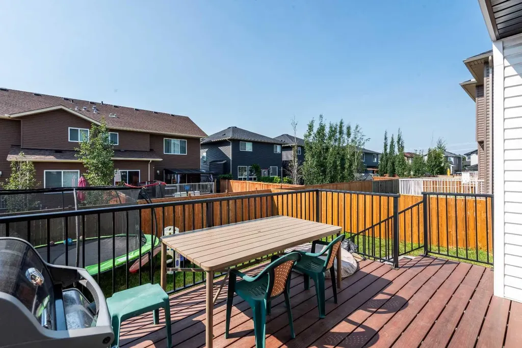 768 Edgefield Crescent Strathmore AB T1P 0H5