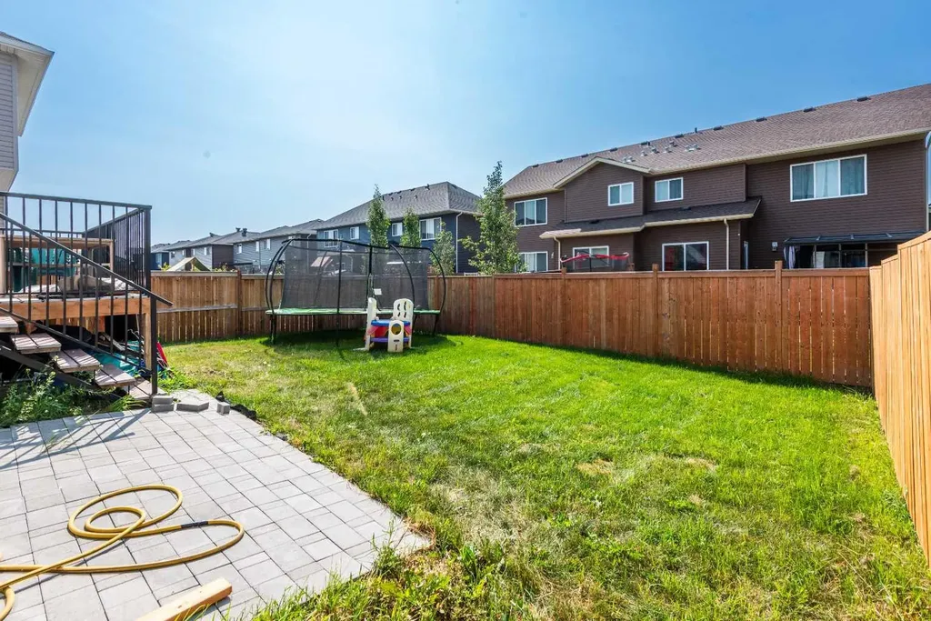 768 Edgefield Crescent Strathmore AB T1P 0H5