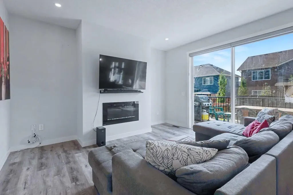 768 Edgefield Crescent Strathmore AB T1P 0H5
