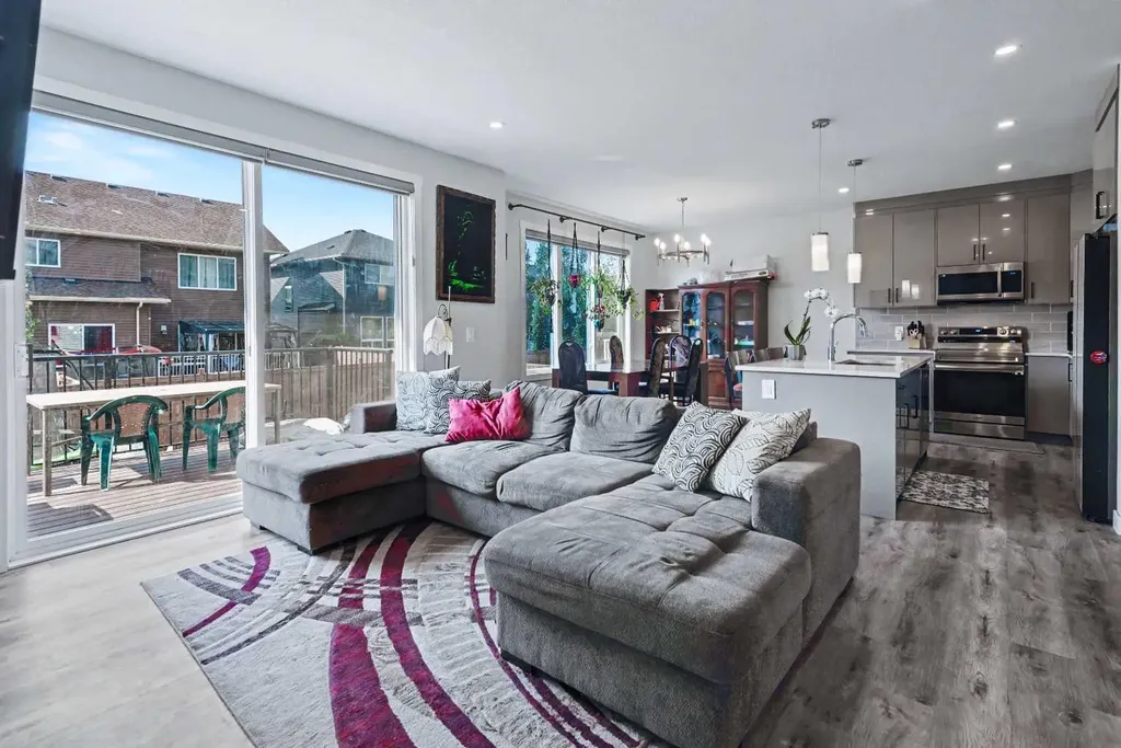 768 Edgefield Crescent Strathmore AB T1P 0H5