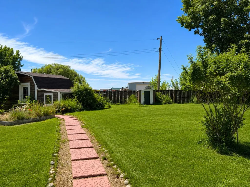 4439 Park Crescent Coronation AB T0C 1C0