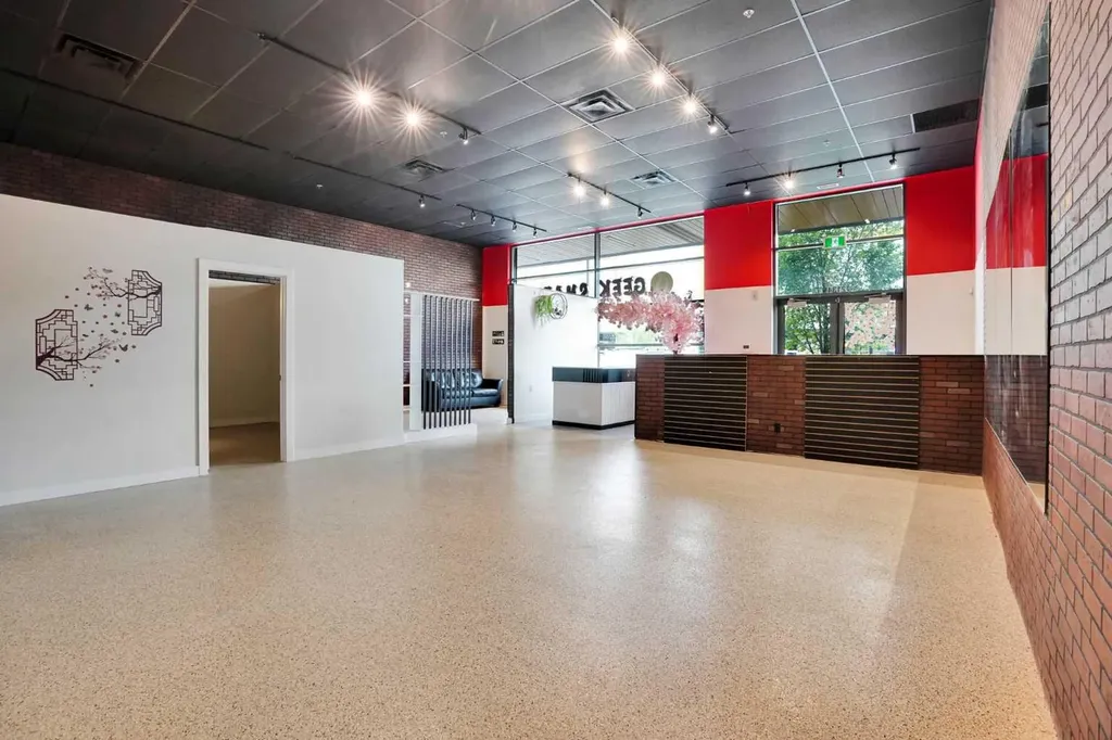 12 Royal Vista Way NW Calgary AB T3R 0N2