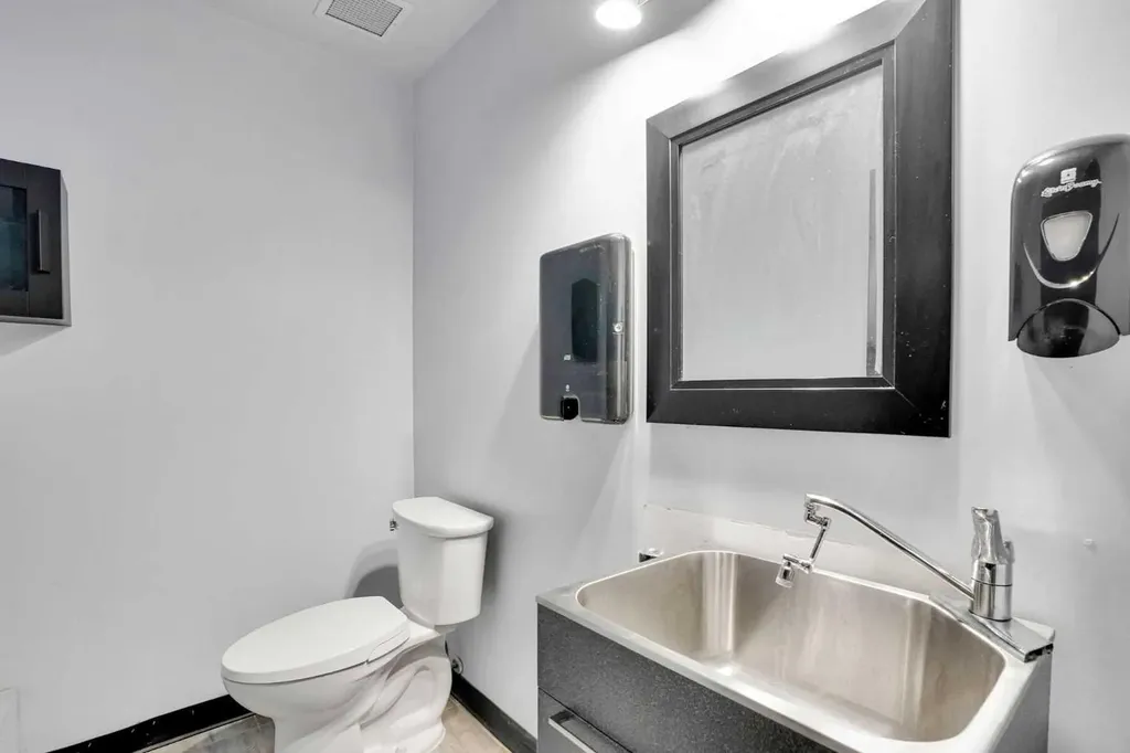 12 Royal Vista Way NW Calgary AB T3R 0N2