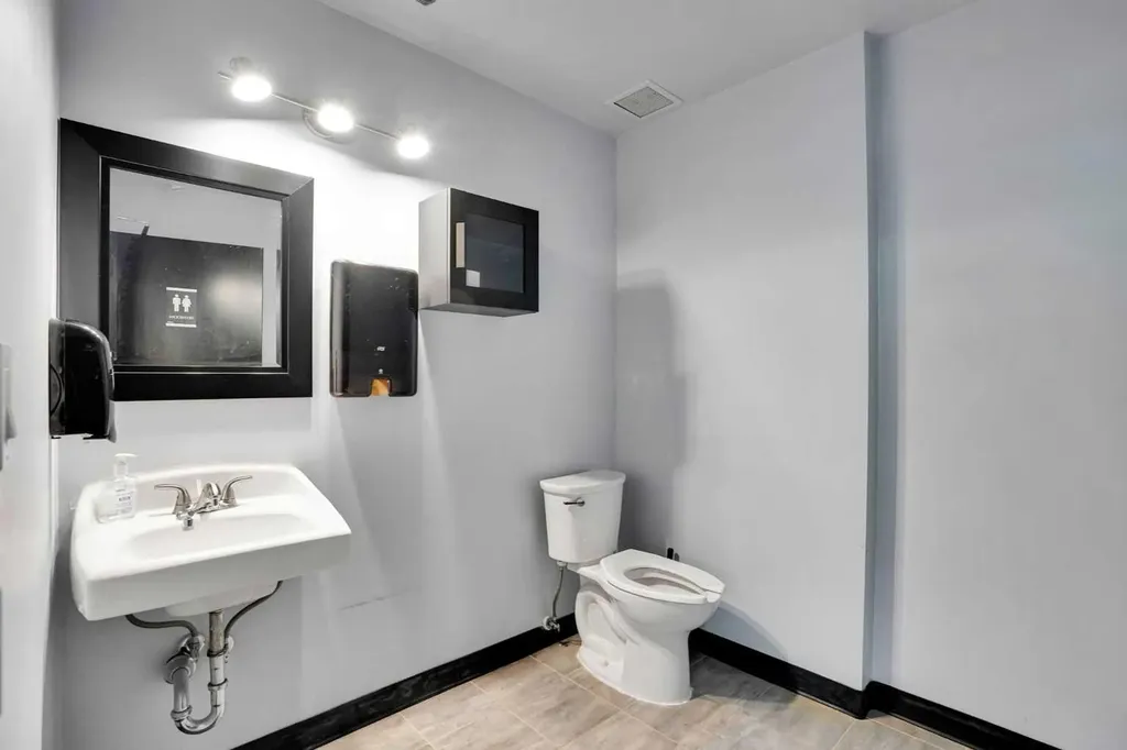 12 Royal Vista Way NW Calgary AB T3R 0N2