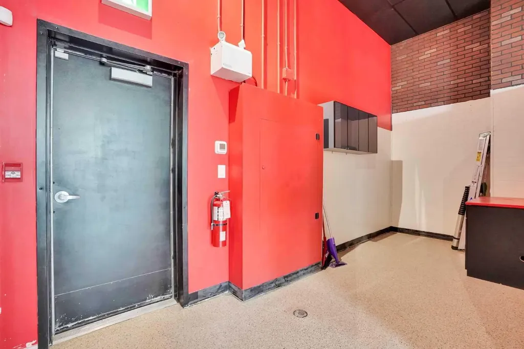 12 Royal Vista Way NW Calgary AB T3R 0N2