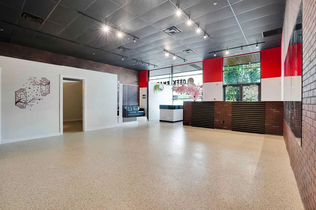 12 Royal Vista Way NW Calgary AB T3R 0N2