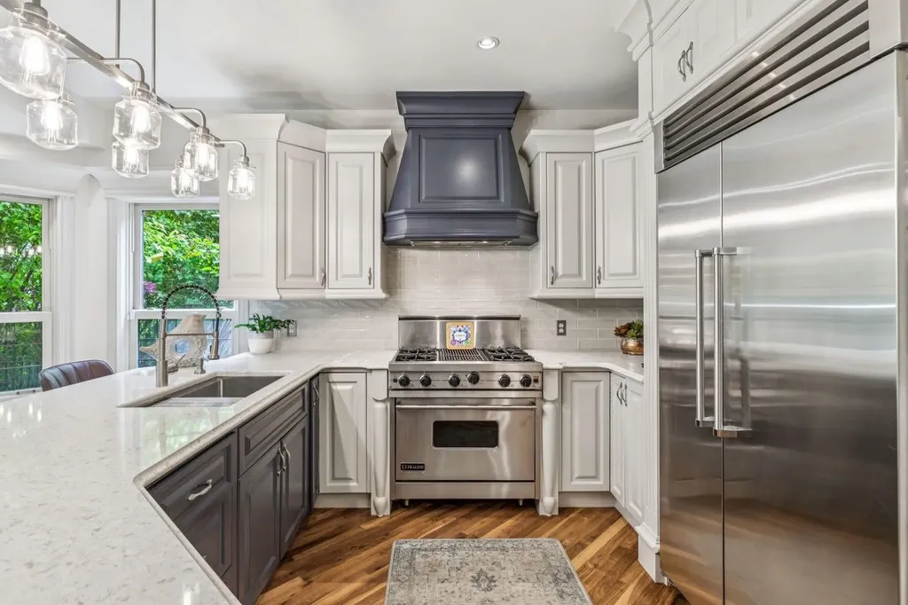 1310 15 Street NW Calgary AB T2N 2B6