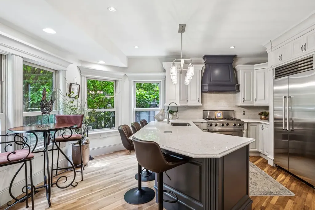 1310 15 Street NW Calgary AB T2N 2B6