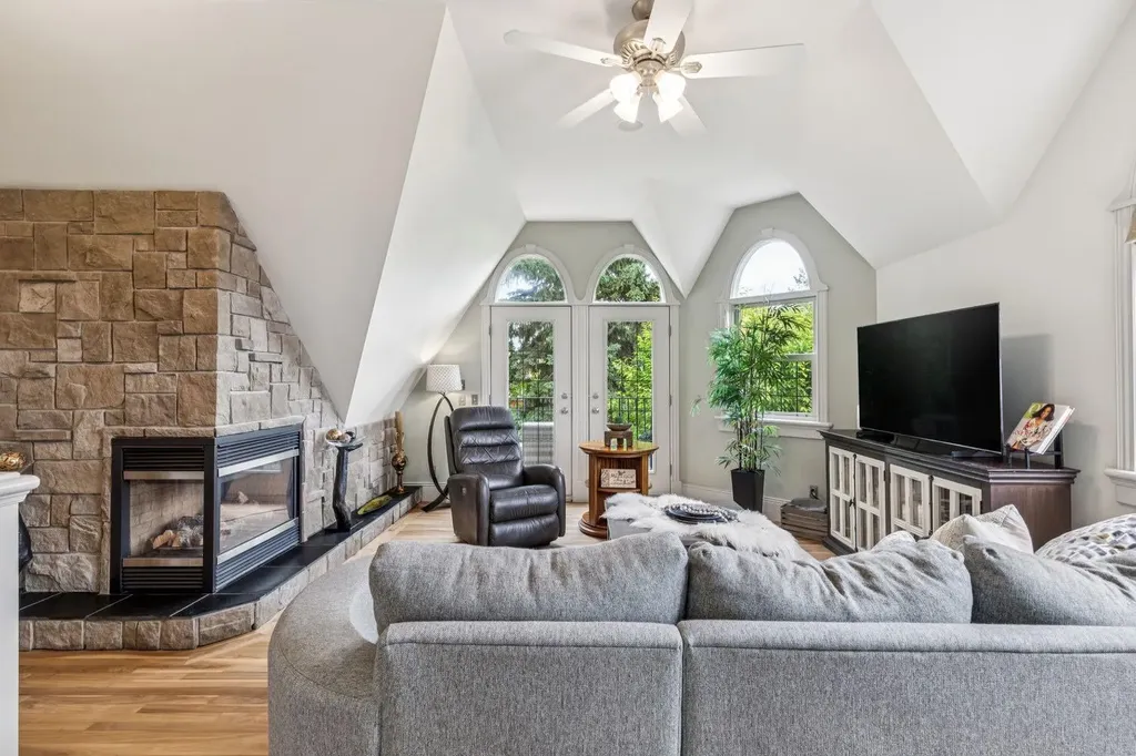 1310 15 Street NW Calgary AB T2N 2B6