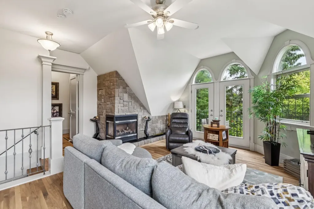 1310 15 Street NW Calgary AB T2N 2B6