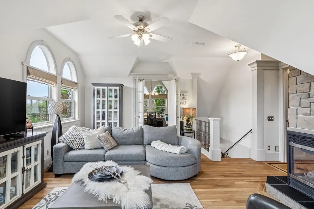 1310 15 Street NW Calgary AB T2N 2B6