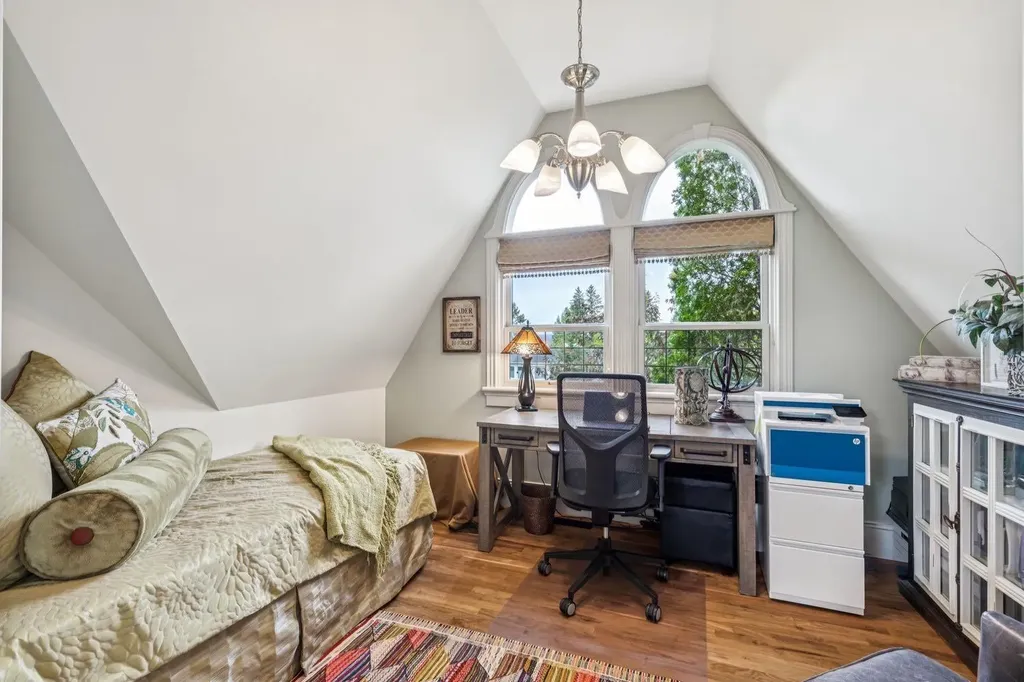 1310 15 Street NW Calgary AB T2N 2B6