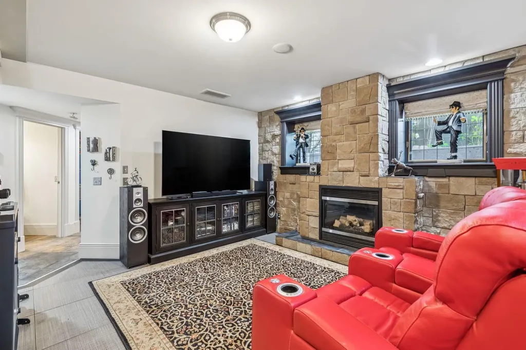 1310 15 Street NW Calgary AB T2N 2B6