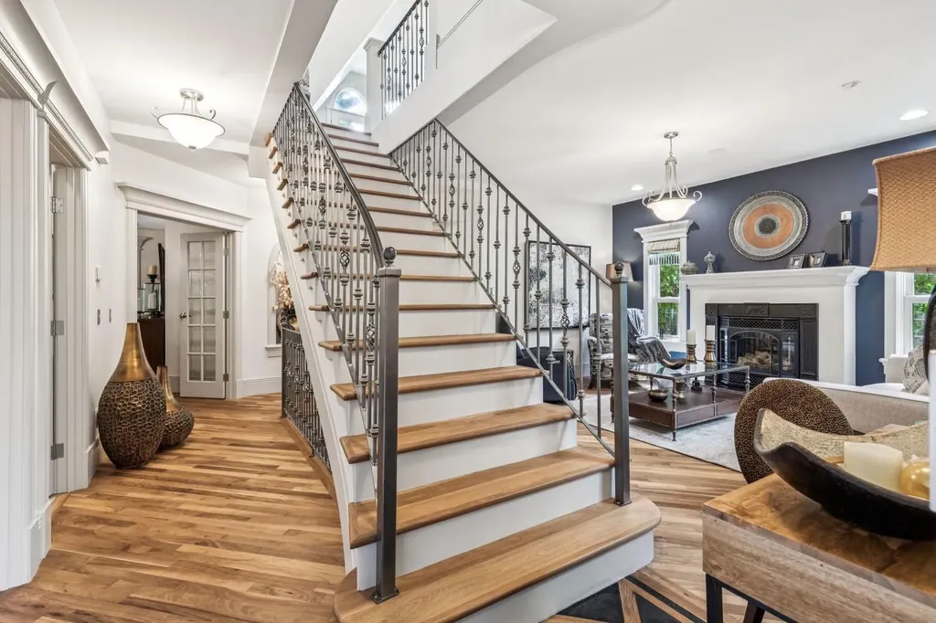 1310 15 Street NW Calgary AB T2N 2B6