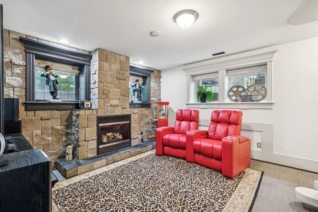 1310 15 Street NW Calgary AB T2N 2B6