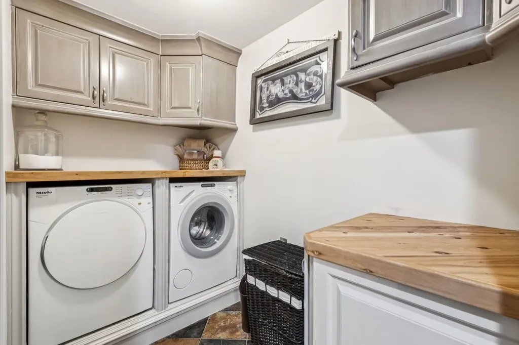1310 15 Street NW Calgary AB T2N 2B6