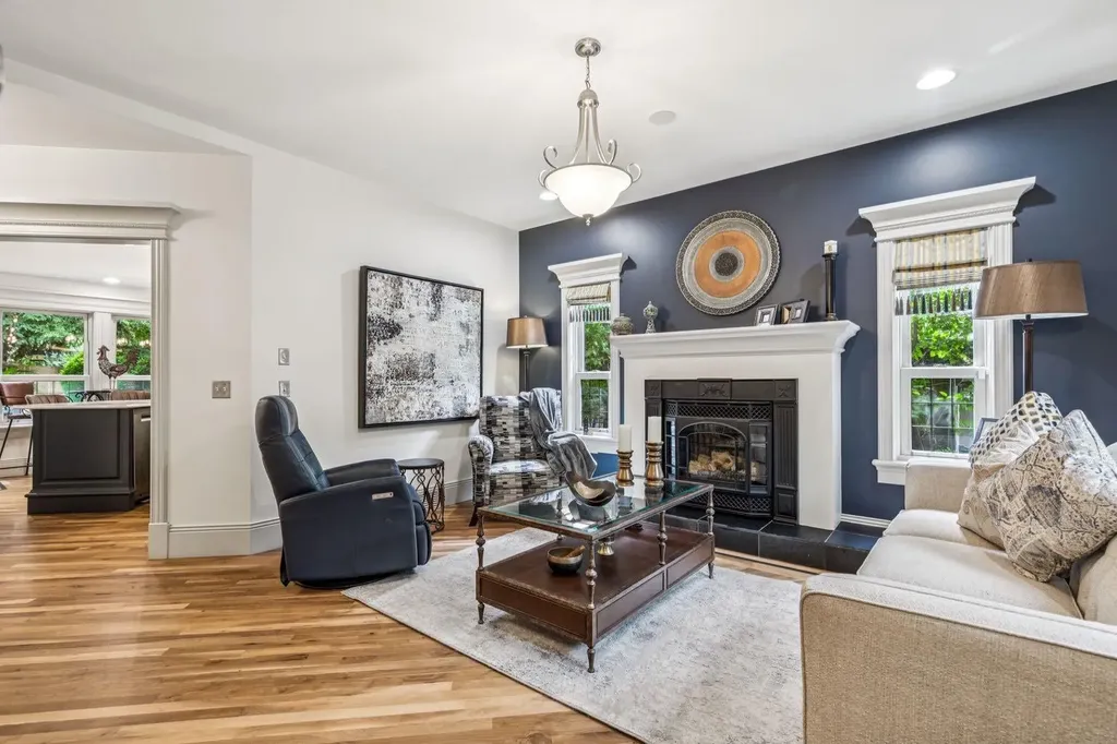 1310 15 Street NW Calgary AB T2N 2B6