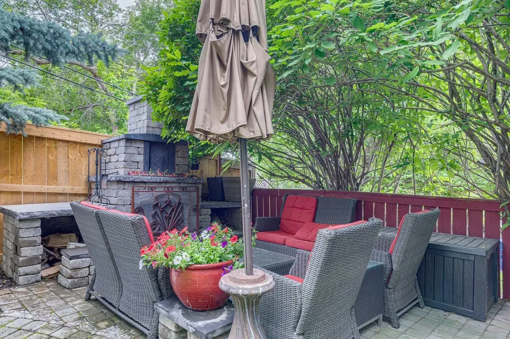1310 15 Street NW Calgary AB T2N 2B6