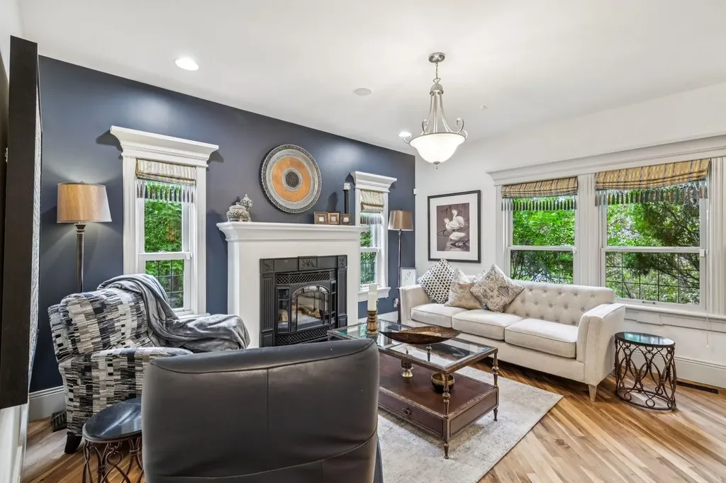 1310 15 Street NW Calgary AB T2N 2B6