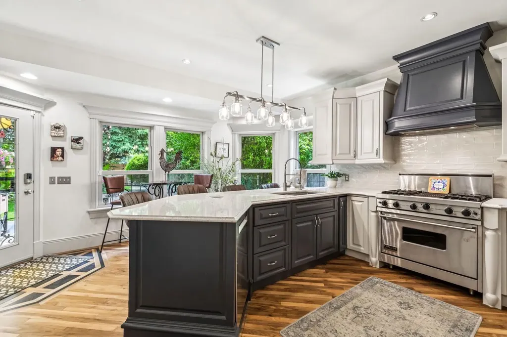 1310 15 Street NW Calgary AB T2N 2B6