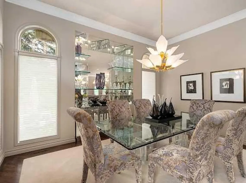 39 Baycrest Court SW Calgary AB t2v 5k1