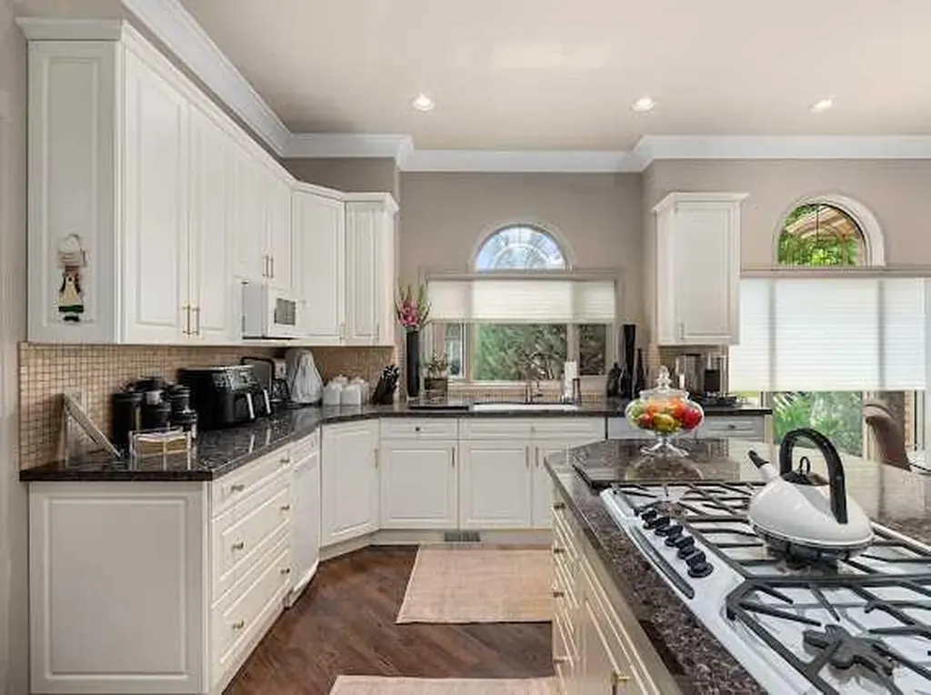 39 Baycrest Court SW Calgary AB t2v 5k1