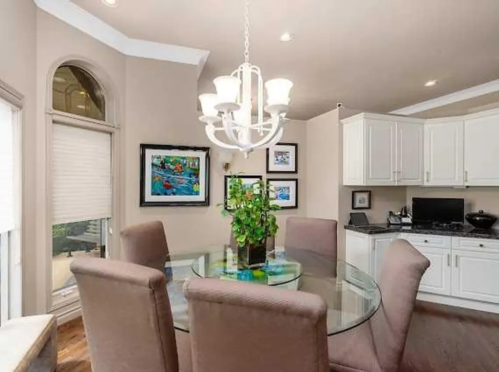 39 Baycrest Court SW Calgary AB t2v 5k1