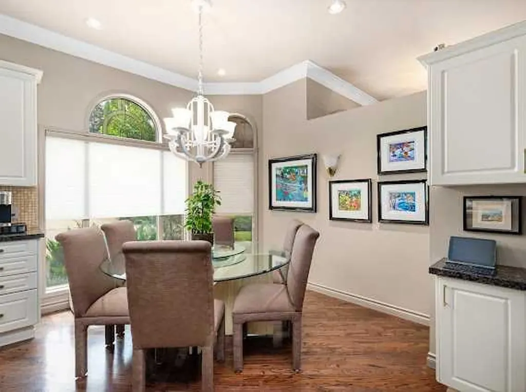 39 Baycrest Court SW Calgary AB t2v 5k1