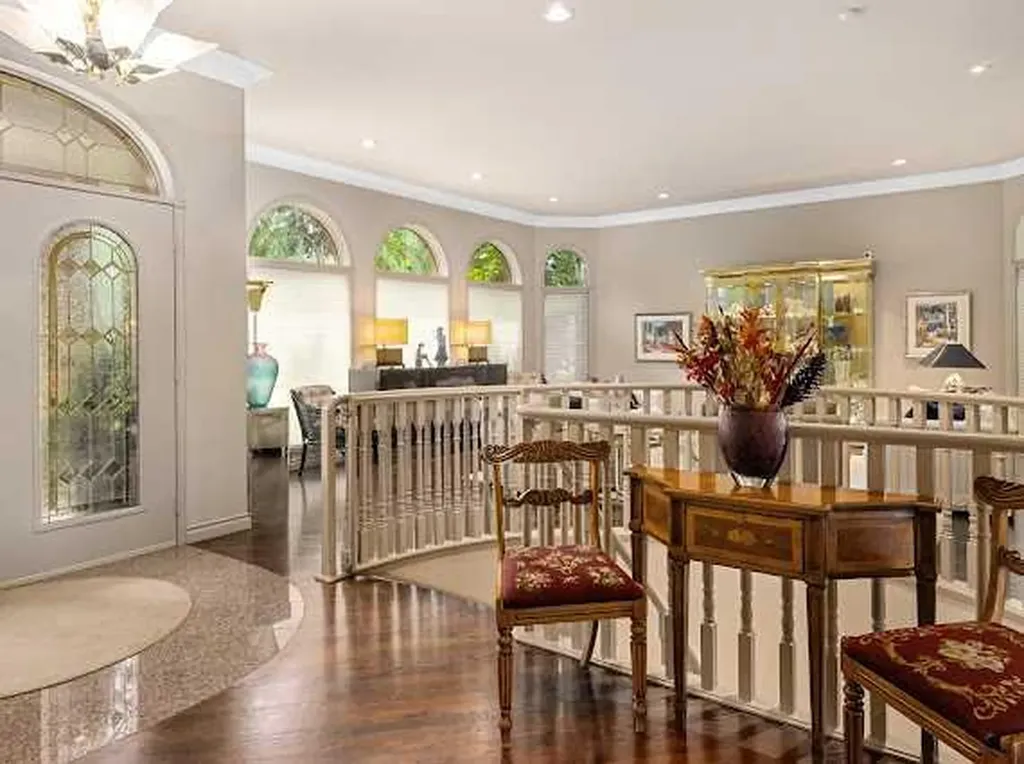 39 Baycrest Court SW Calgary AB t2v 5k1