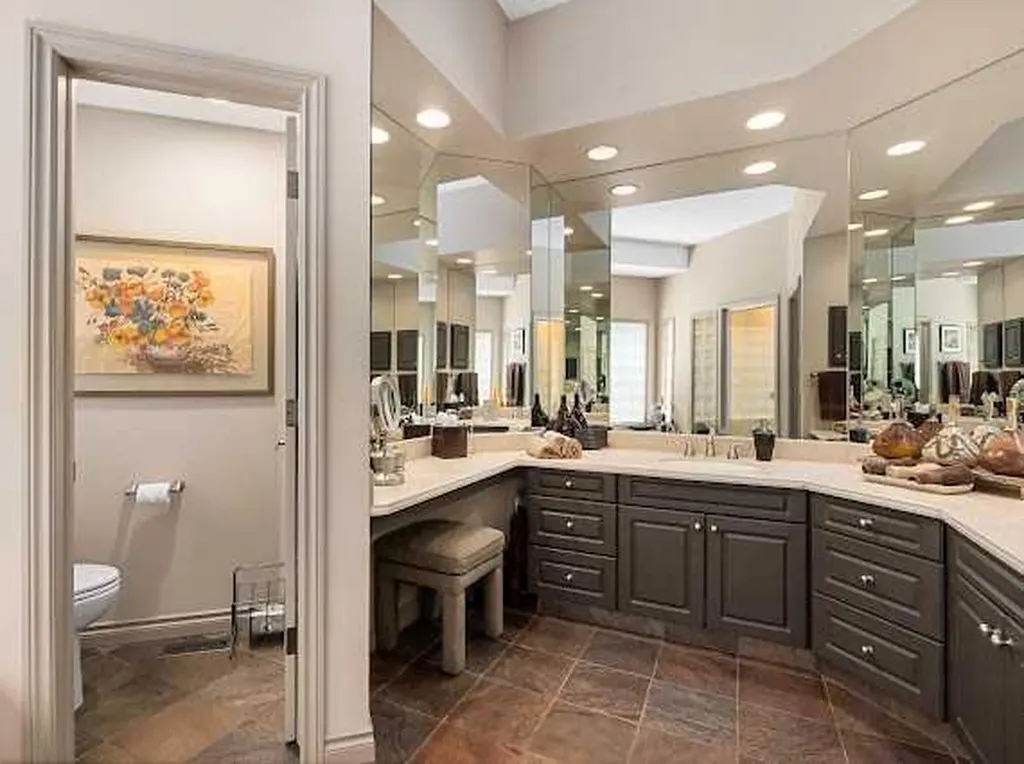 39 Baycrest Court SW Calgary AB t2v 5k1