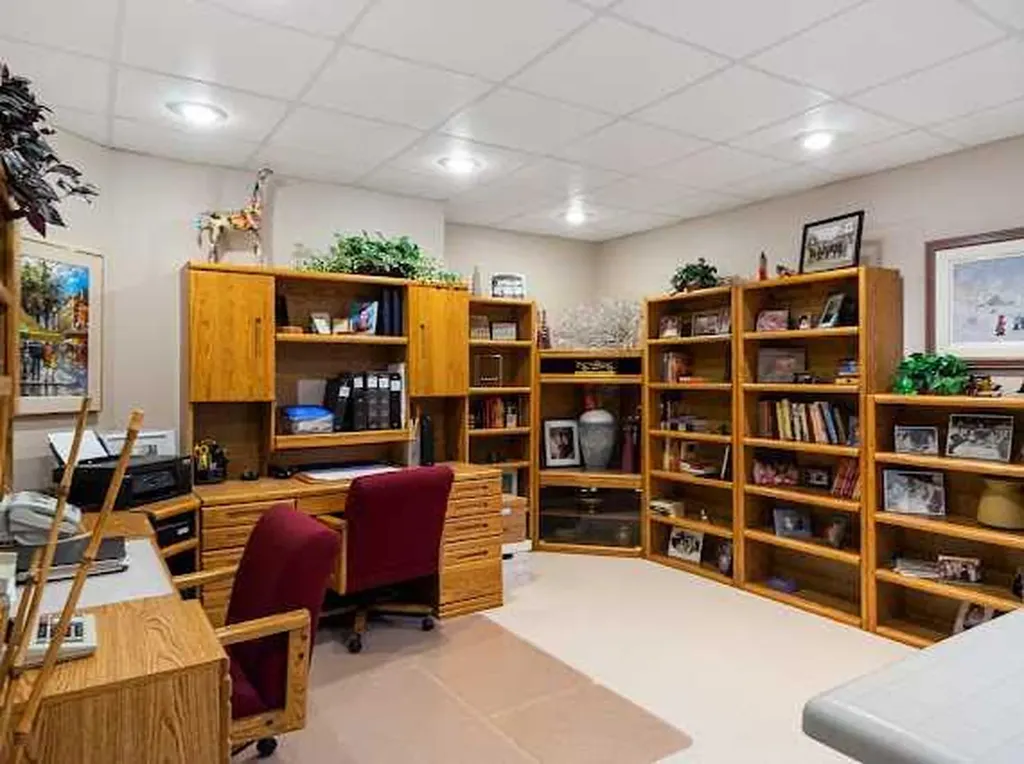 39 Baycrest Court SW Calgary AB t2v 5k1