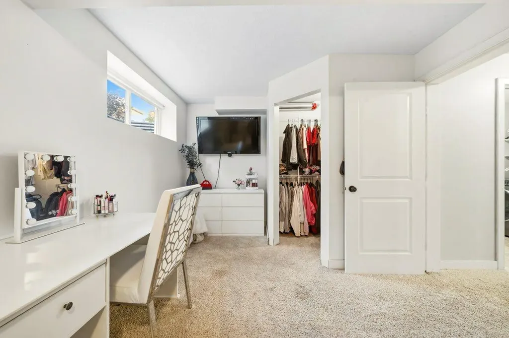 474 Tuscany Ravine Road NW Calgary AB T3L 3B2