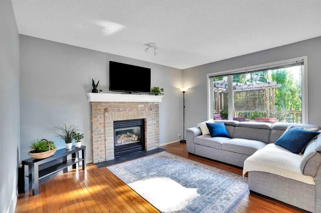 11 Mckenzie Lake View SE Calgary AB T2Z 2T6