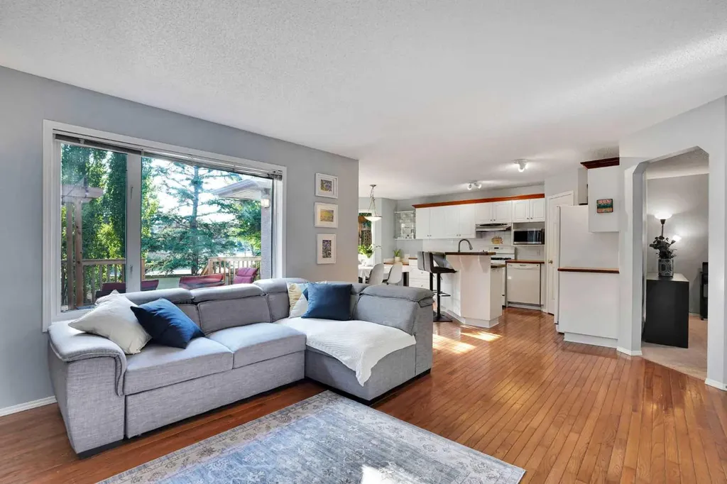 11 Mckenzie Lake View SE Calgary AB T2Z 2T6