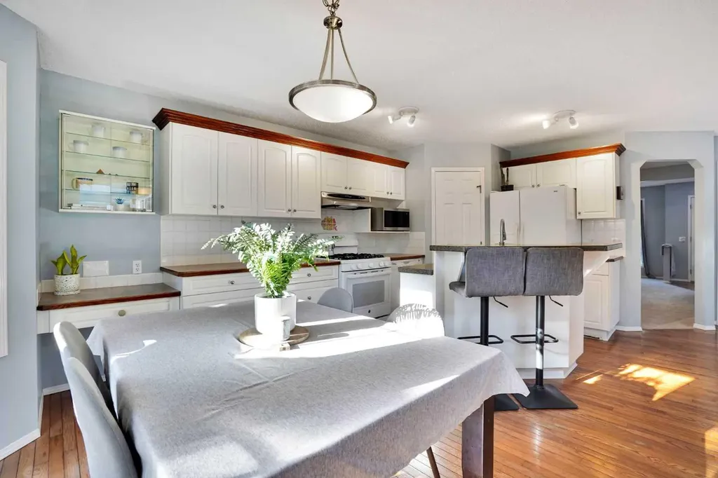 11 Mckenzie Lake View SE Calgary AB T2Z 2T6