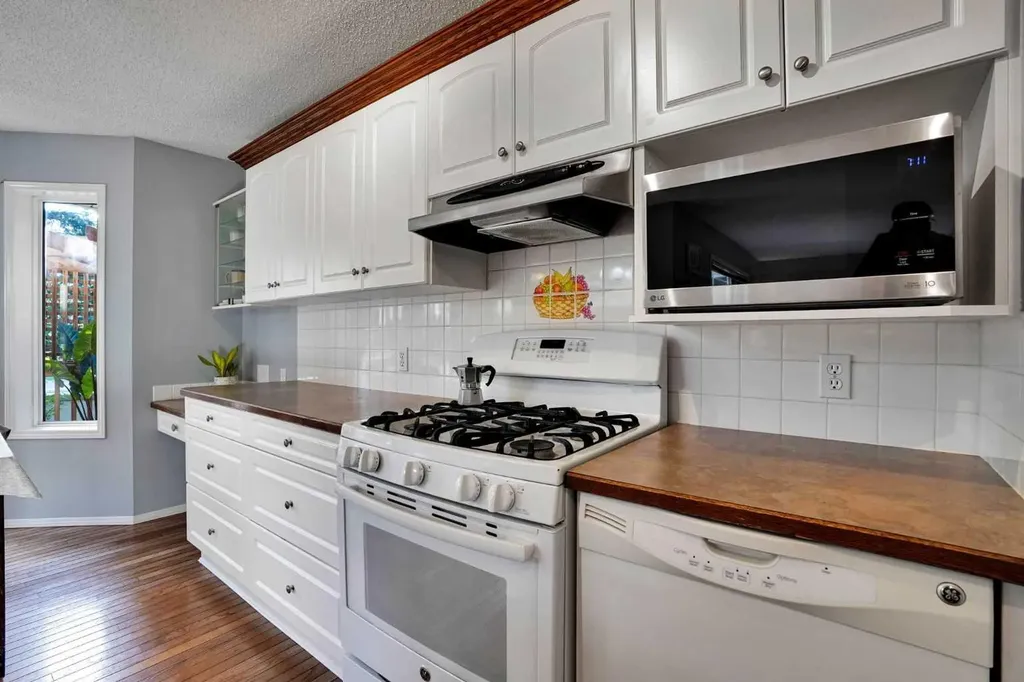 11 Mckenzie Lake View SE Calgary AB T2Z 2T6