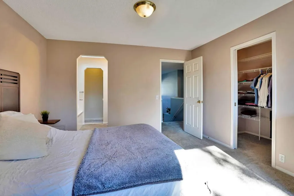 11 Mckenzie Lake View SE Calgary AB T2Z 2T6