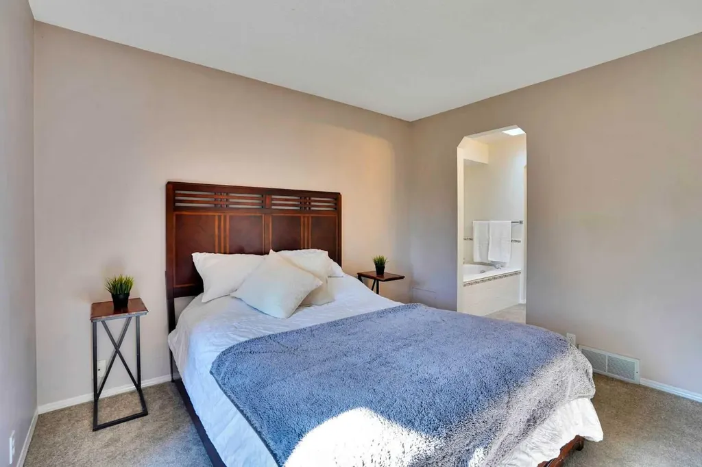 11 Mckenzie Lake View SE Calgary AB T2Z 2T6
