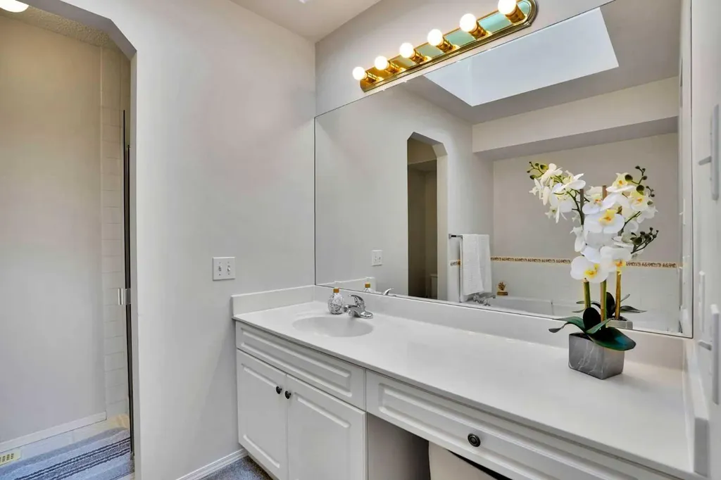 11 Mckenzie Lake View SE Calgary AB T2Z 2T6