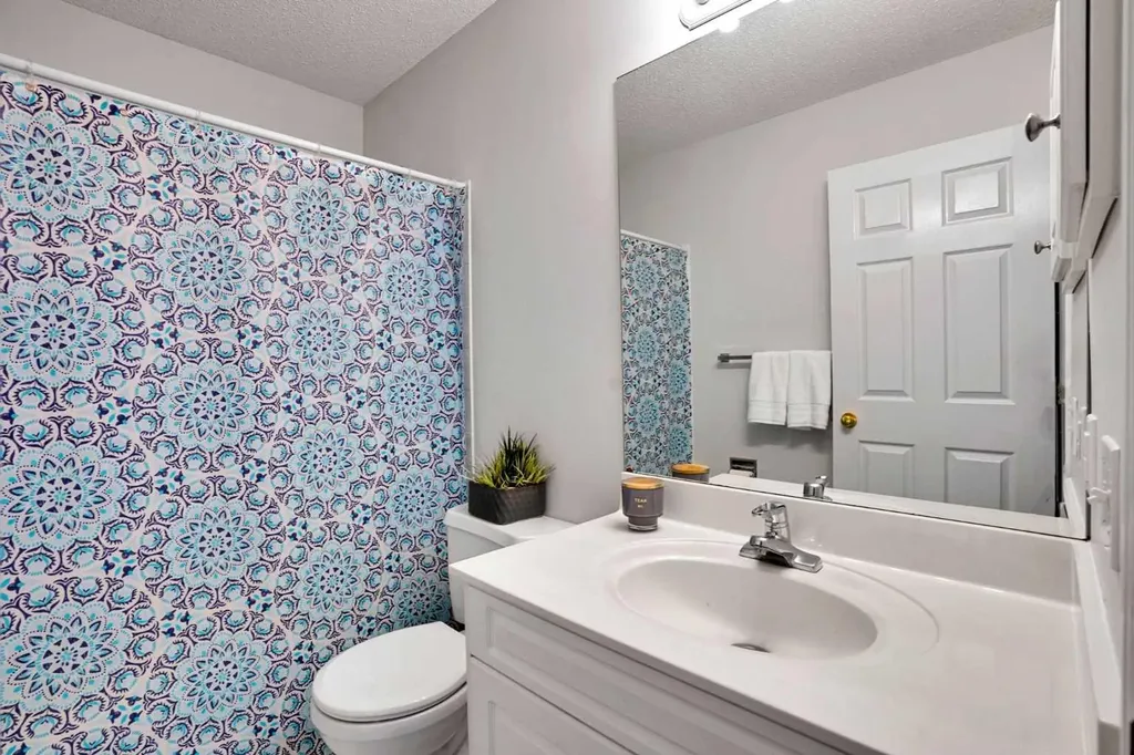 11 Mckenzie Lake View SE Calgary AB T2Z 2T6