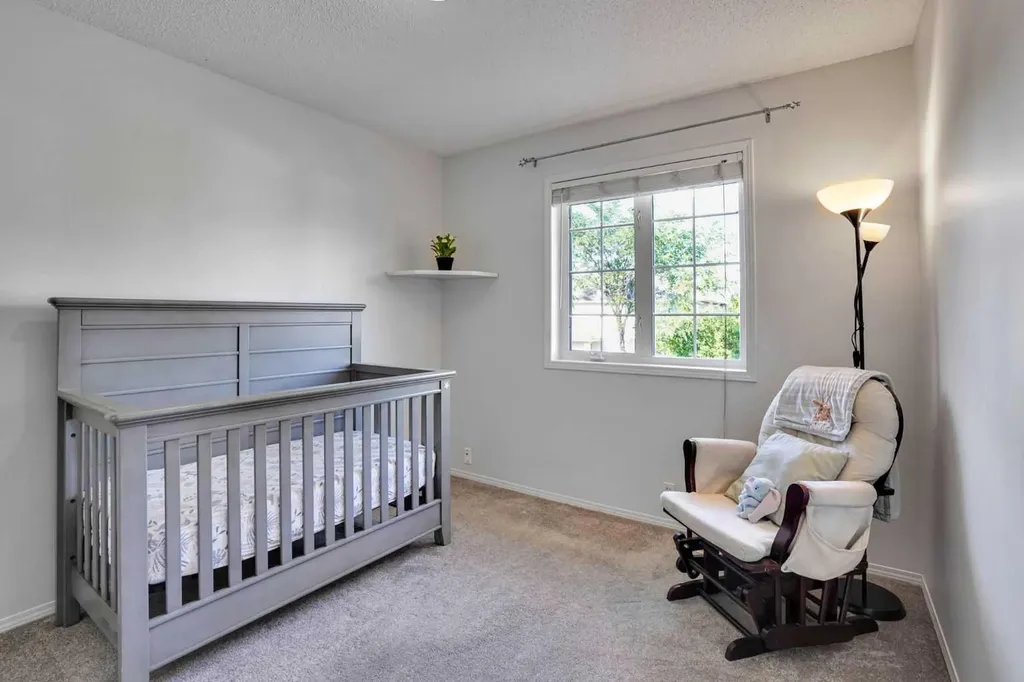 11 Mckenzie Lake View SE Calgary AB T2Z 2T6