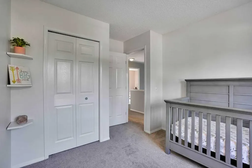11 Mckenzie Lake View SE Calgary AB T2Z 2T6