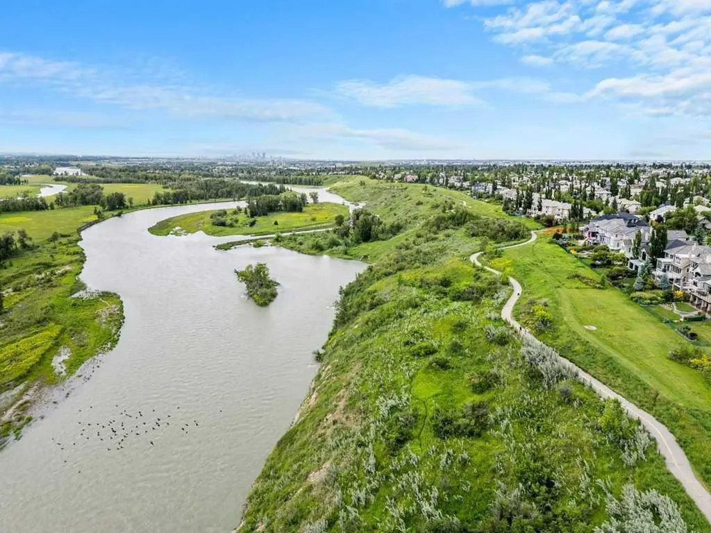 11 Mckenzie Lake View SE Calgary AB T2Z 2T6