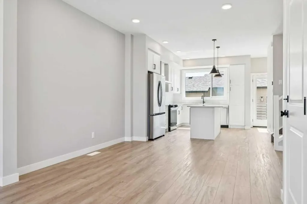 45 Silverton Glen Way SW Calgary AB T2X 5B9