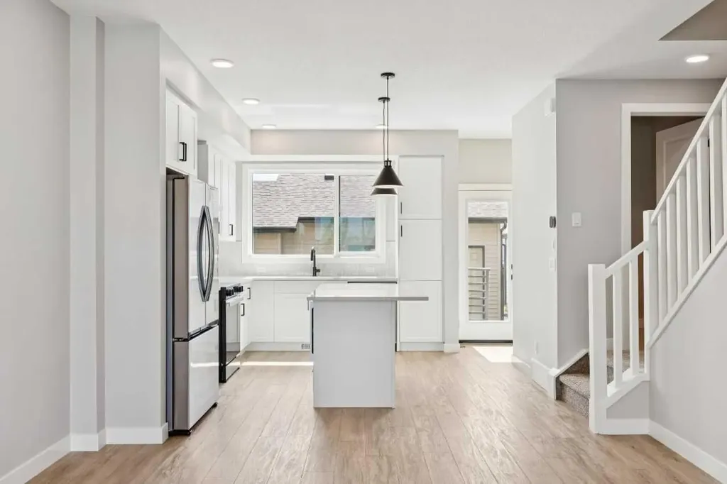 45 Silverton Glen Way SW Calgary AB T2X 5B9