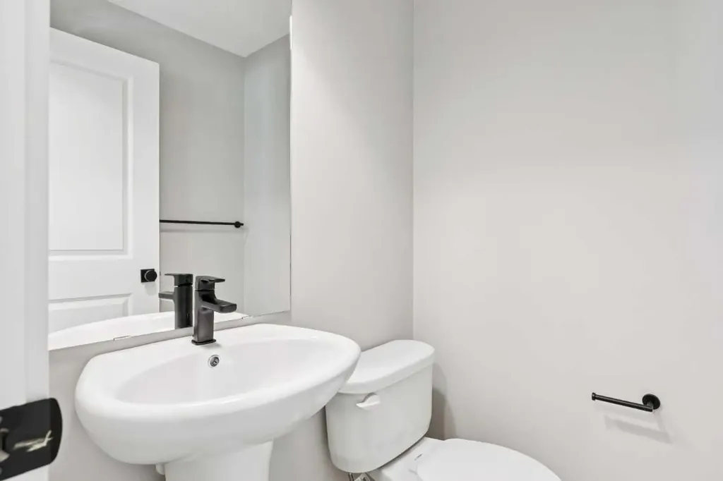 45 Silverton Glen Way SW Calgary AB T2X 5B9