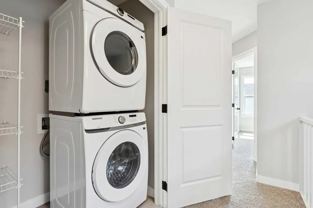 45 Silverton Glen Way SW Calgary AB T2X 5B9