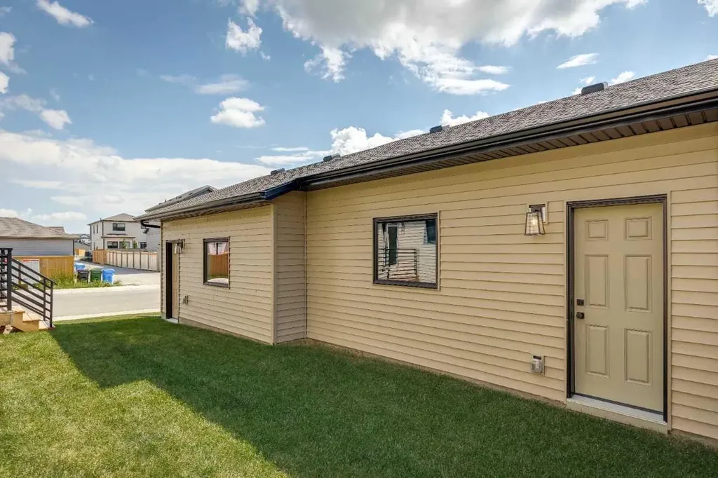 45 Silverton Glen Way SW Calgary AB T2X 5B9